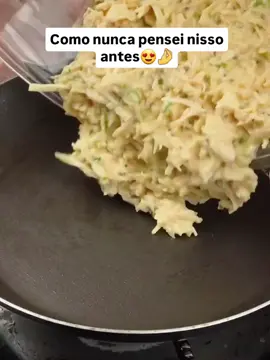 Omelete de frango❤️ Ótima opção de café da manhã, jantar ou pós-treino para o seu processo de emagrecimento✅ 🧑‍🍳 ingredientes: - Frango desfiado - Ovo - Goma de tapioca - Chia - Sal - Tempero a gosto 👍 - Fermento em pó - Queijo mussarela light Obs: você pode incluir vegetais e temperar da forma que preferir. Viu come é fácil? Nunca foi tão fácil emagrecer!✨