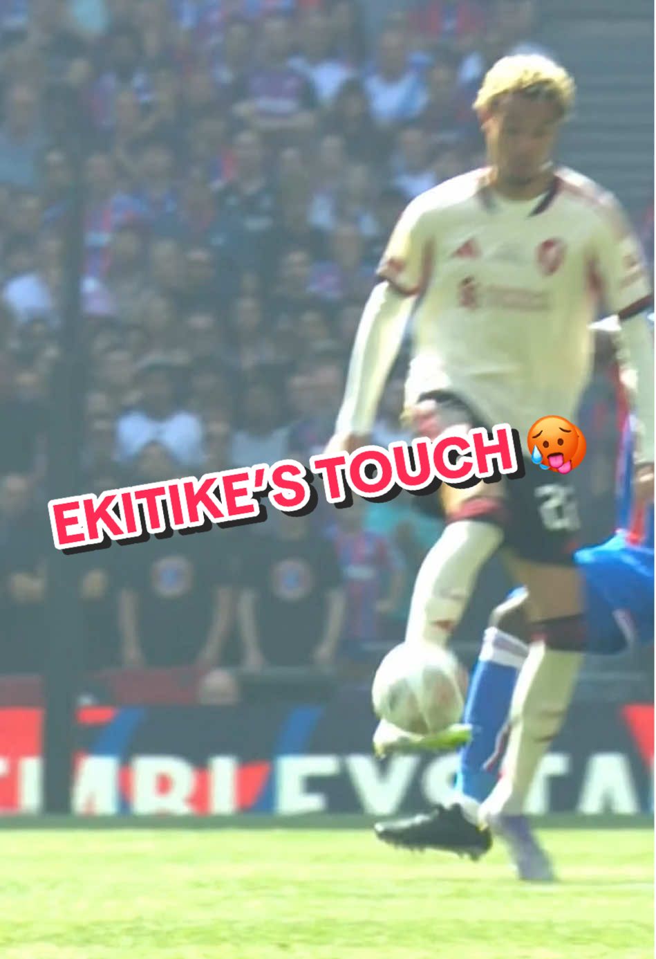 Ekitike linking play 🔗 #EmiratesFACup #FACup #LFC #hugoekitike #FACommunityShield 