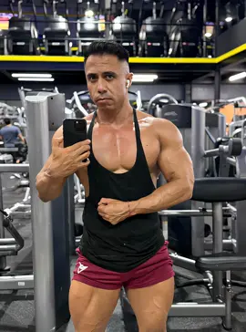 Es como mi gemelo jajajaja  🐵🐵… #hugme #twins #gymlove