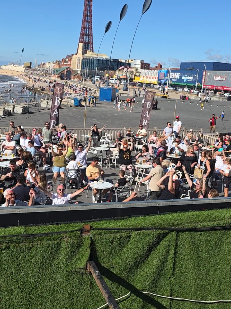 absolutely Beautiful spot in blackpool Central piers terrace bar really busy today  #blackpool #thingstodo #liveband #coustics #band 
