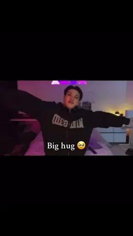 Big hug.. #fyppp #fyp #viral #bangchanstraykids 