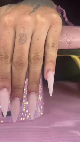 🤷🏽‍♀️🤏🏽#beginnernailtech #nailtech #htxnailtech #htx #neninails 