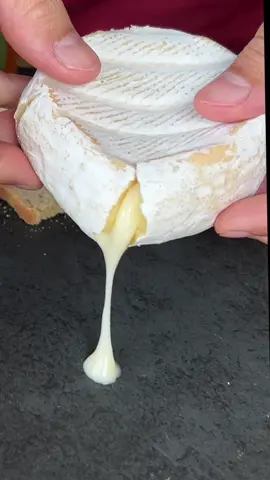 O Tomme Vaudoise está disponível pelo nosso site www.queijariadochico.com.br e no WhatsApp (17)99632-4952