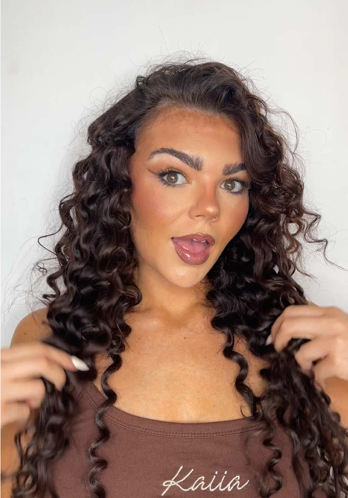 Hair Really Does Change Your Whole Vibe 😍😍 WOW!!! #hairtransformation #haircurlingtutorial #curlingwand #curlyhair #hairtok #hairtutorial 