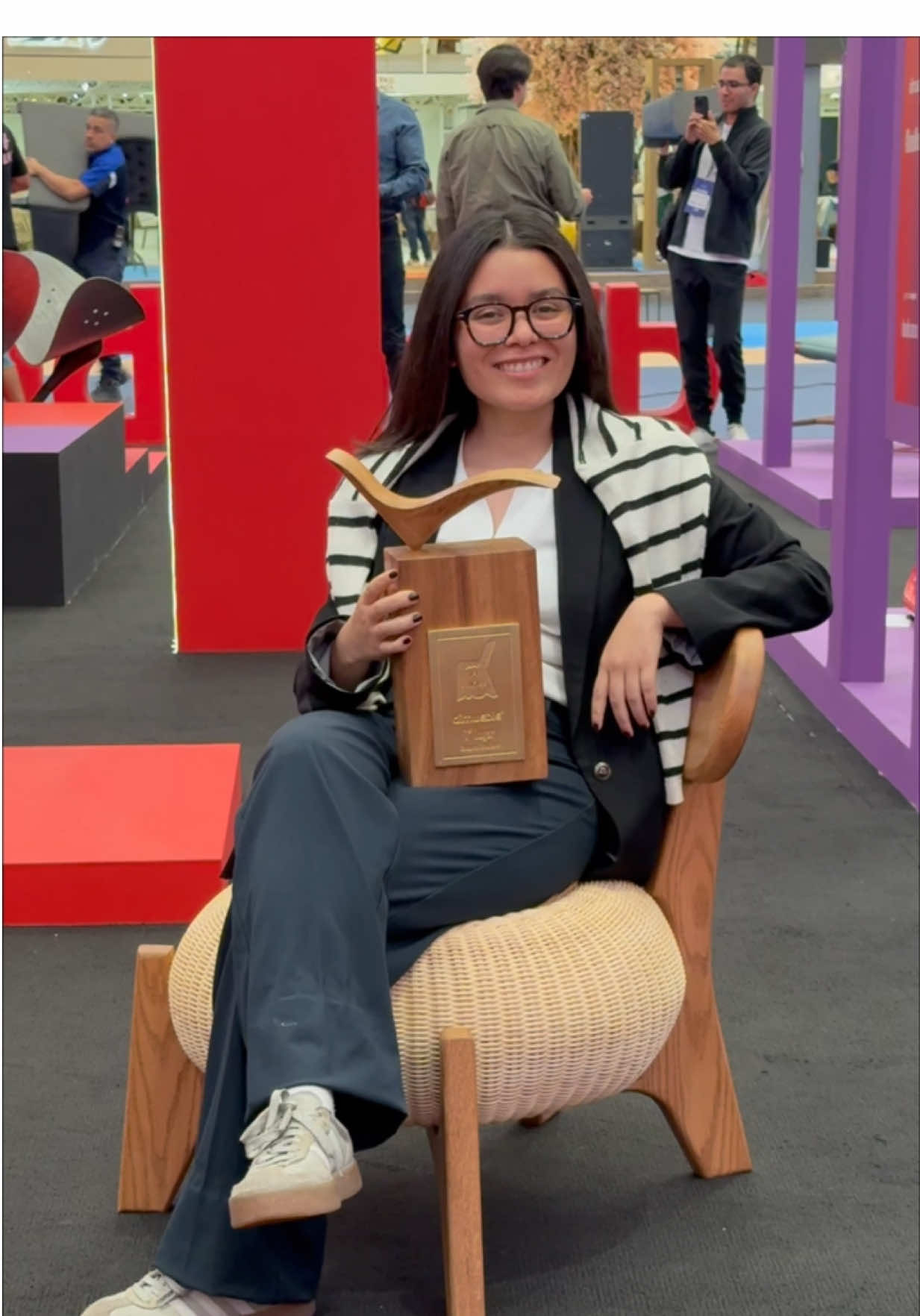 Te presentamos a la ganadora del concurso Dimueble edición 18, en la categoría estudiante 👏🏻🪑 #Dimueble #concurso #expomuebleinternacional #diseñoindustrial #ganadora 