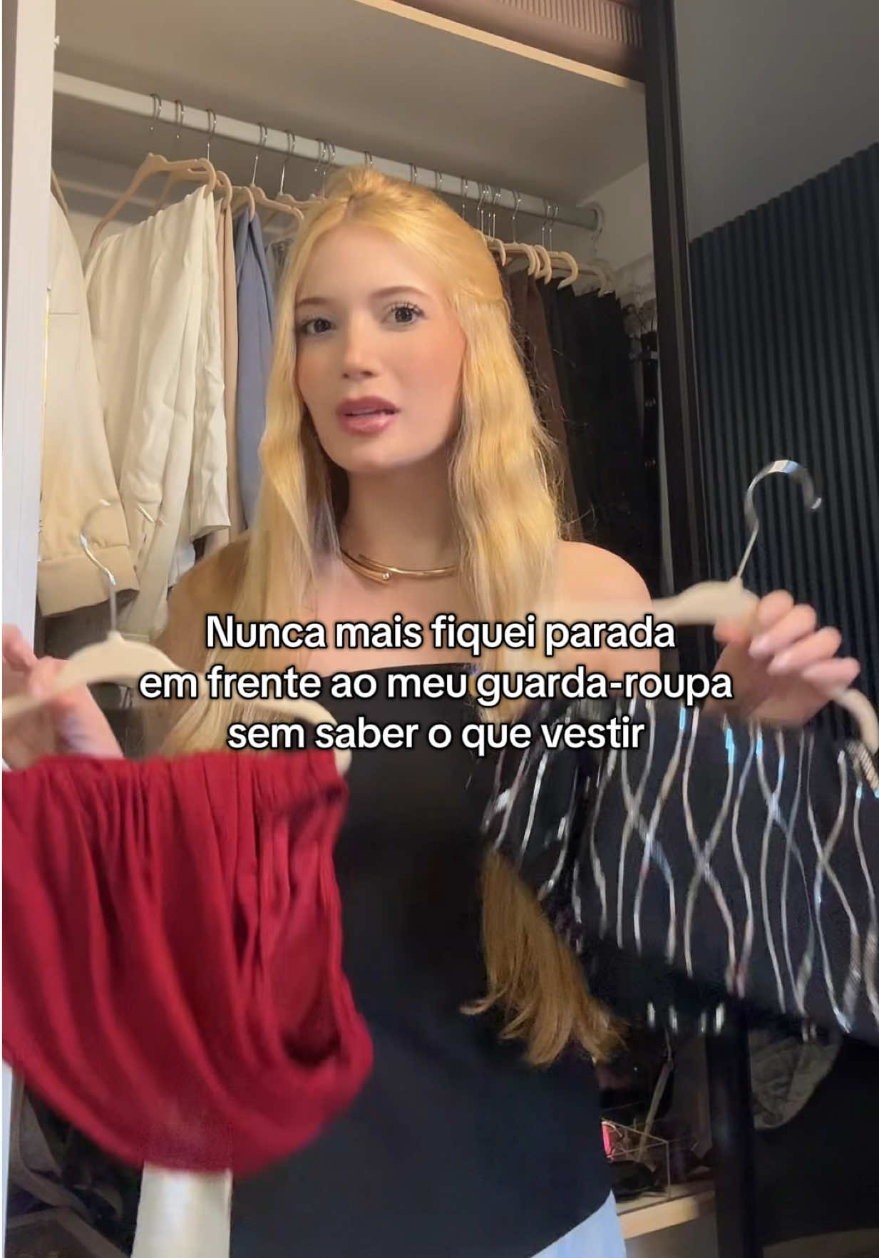 Já pensou ter uma consultora de imagem no bolso? Agora uso a função Sophia, resolva meu look! no Resolva App e nunca mais fiquei sem ideia na hora de me vestir. O app monta combinações com base no clima, na cor ou até na peça que eu quero usar. Baixe grátis e use o cupom SOPHIA para desbloquear benefícios extras. #ResolvaApp