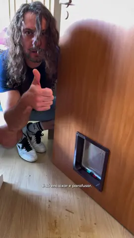 Vcs também tem gatos que ficam a noite inteira abrindo a porta do teu quarto? Aqui acabou a farra! E pra quem quiser dar uma moral, siga nossa lojinha @mikacatlover  #gatos 