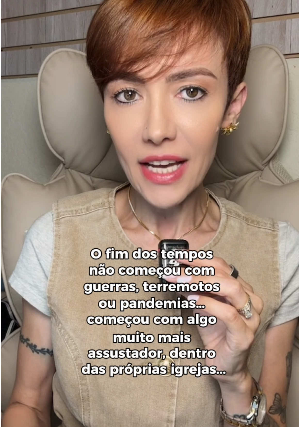 🚨 O fim dos tempos não começou com guerras ou pandemias… começou com algo muito mais perigoso: a distorção do Evangelho dentro das próprias igrejas. A troca da verdade que liberta por mensagens que agradam o ego está adormecendo multidões. E a Bíblia já tinha nos alertado sobre isso… 📖 2 Timóteo 4:3 | Mateus 24:4 Se essa mensagem abriu seus olhos, compartilhe para que mais pessoas despertem antes que seja tarde! #fimdostempos #alertaespiritual #sãdoutrina #acordaigreja #evangelhopuro 