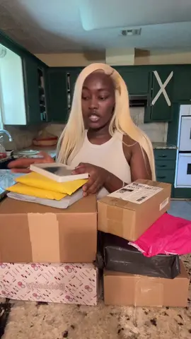 UNBOX WITH ME!!! #fyp #foryoupage #unboxwithme #viral #freesamples 