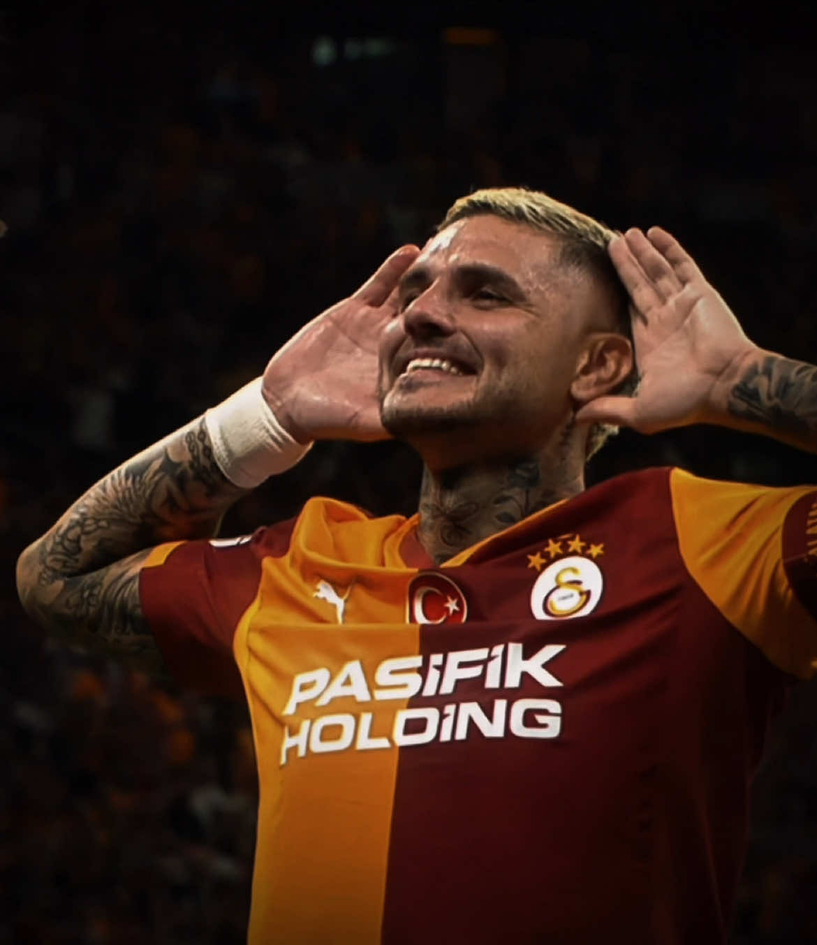 Günler geçiyor,haftalar geçiyor,aylar geçiyor.İcardi kaldığı yerden devam ediyor…                                                                      #galatasaray #wortex #wx #mauroicardi 