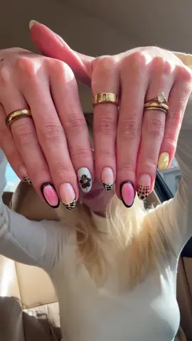 Nem só de nude e CatGloss, vive o Aminna #nailart #nail #OOTD #fashion #style