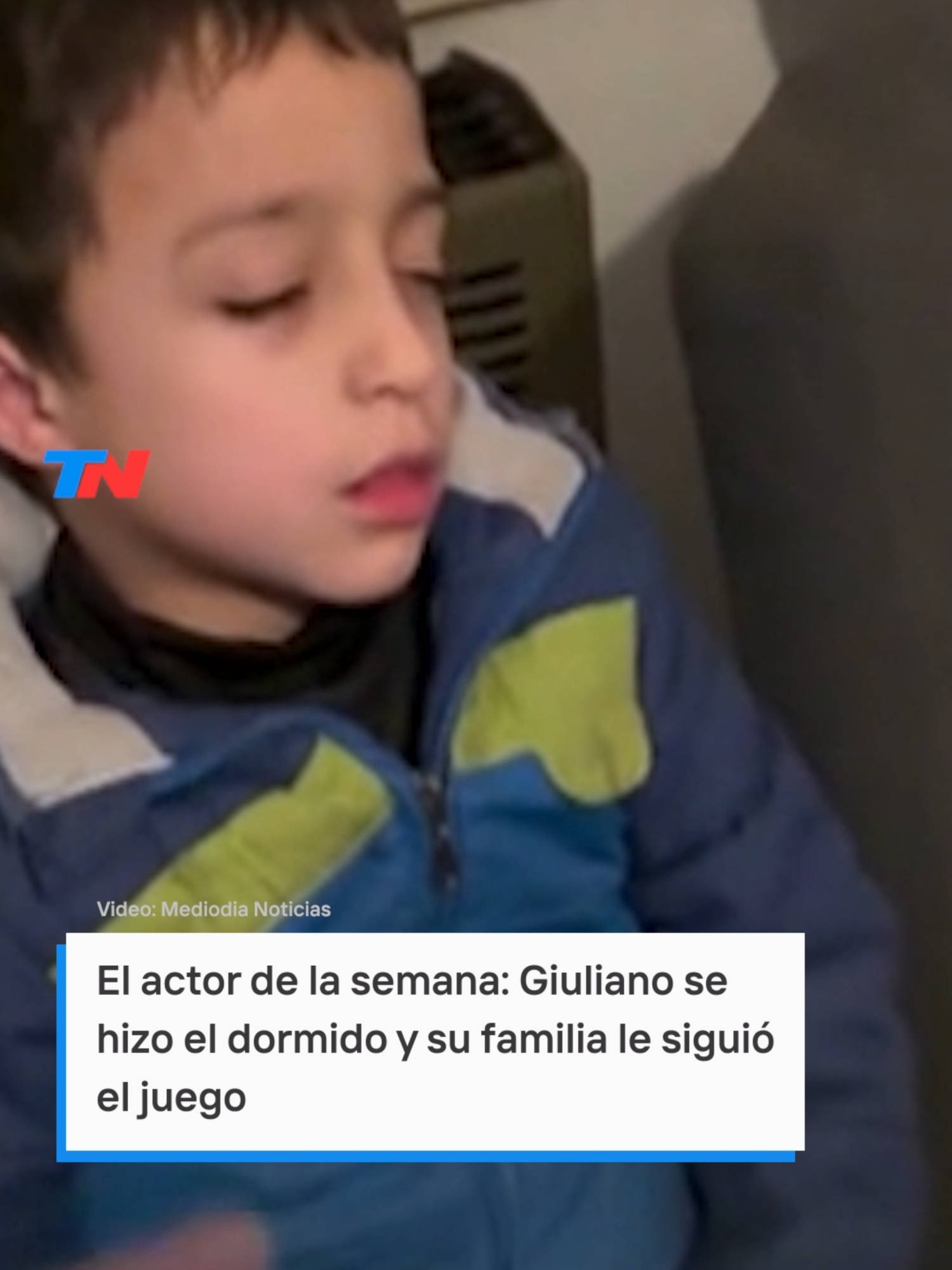 😂 Giuliano se llevó el premio de actor de la semana: el nene fingió dormir plácidamente mientras sus familiares intentaban despertarlo de diferentes maneras. 