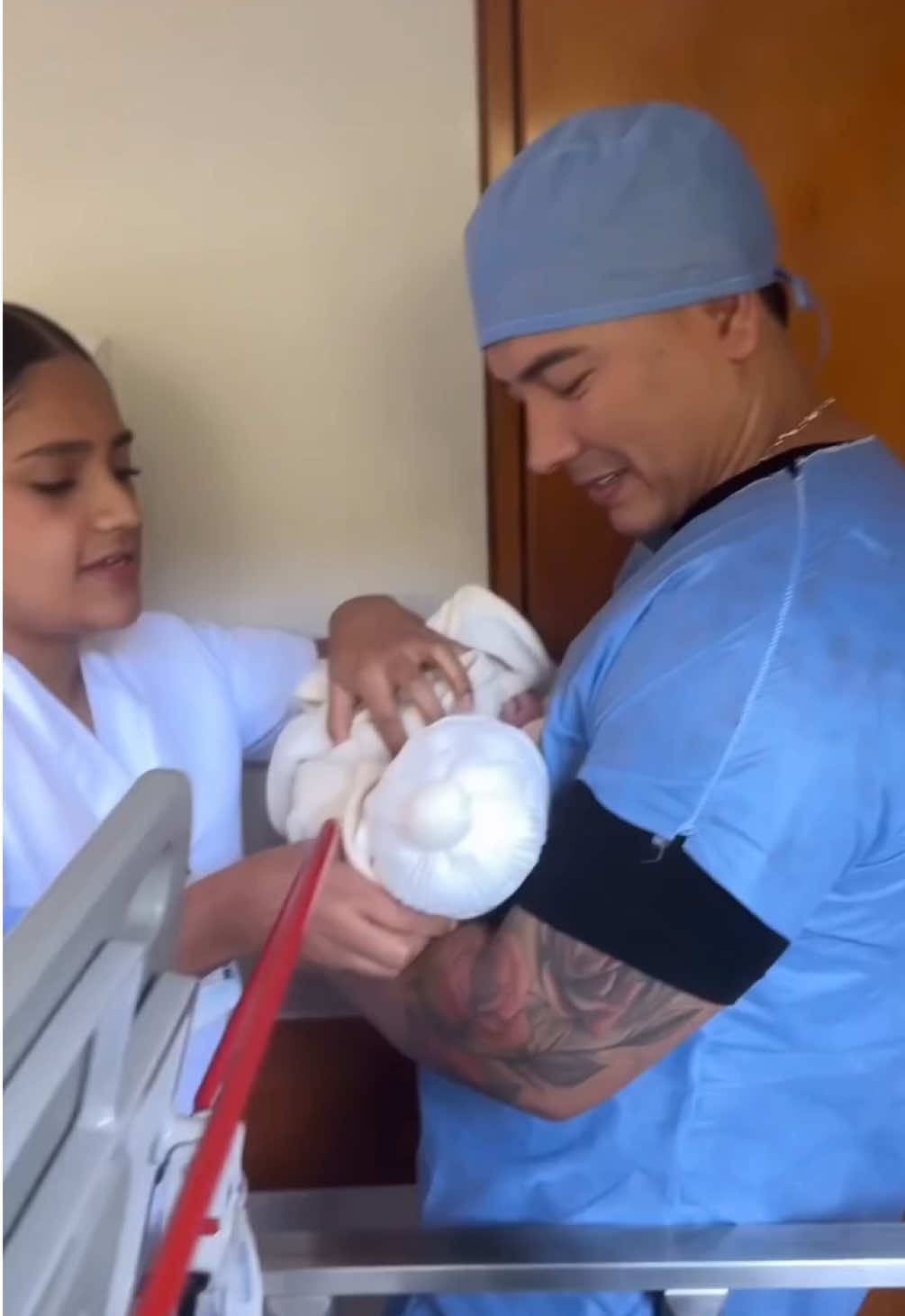 Me entró un mugre sito en el ojo amor de papá 🥺🩵👨🏻‍🍼  #aida #aidavictoria #merlano 