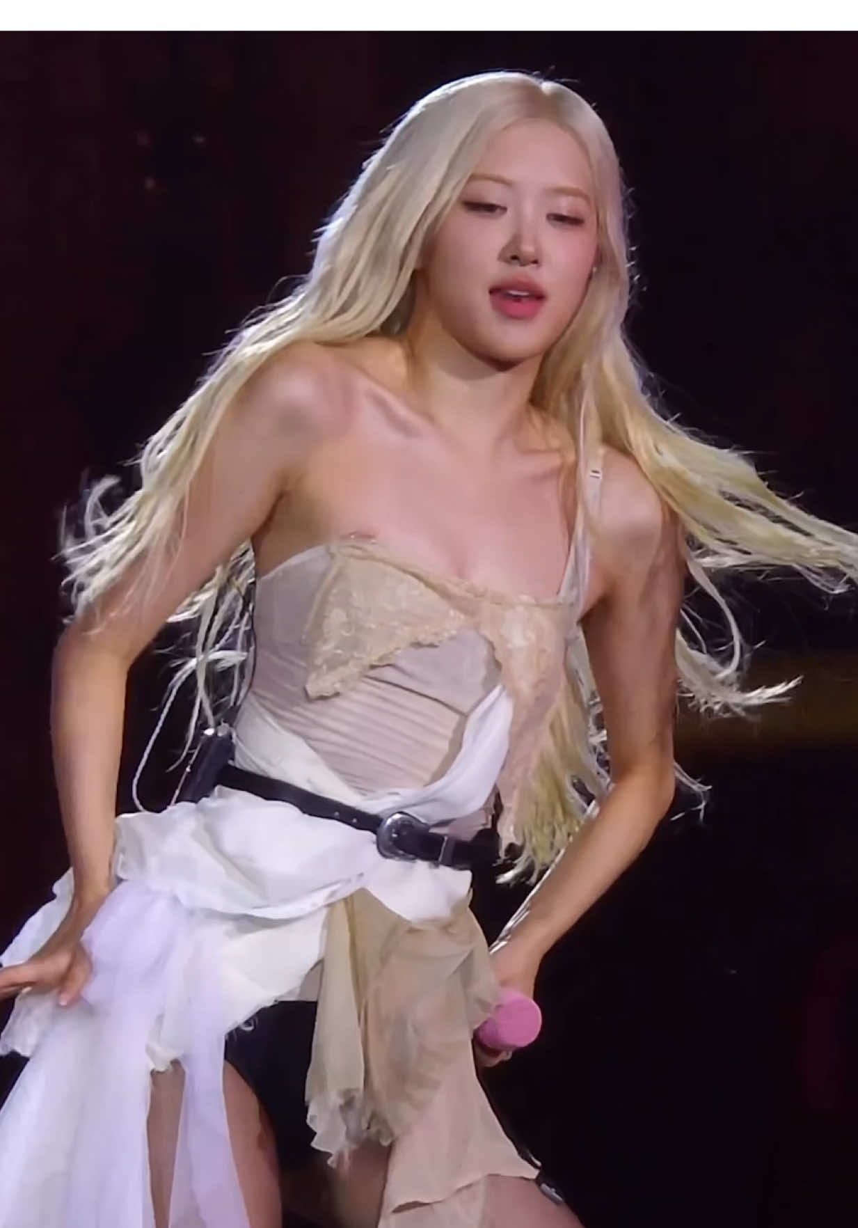 #whistle #rose #wembleystadium #blackpinklondon #blackpink 
