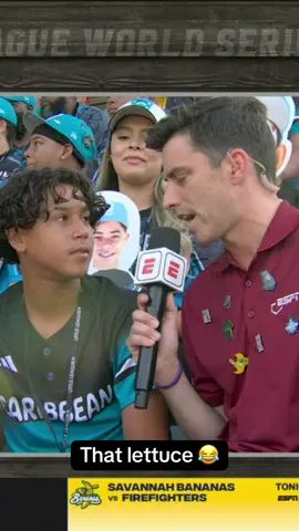 This former little leaguer came out to support his former teammates 👏 #aruba #llws #lettuce