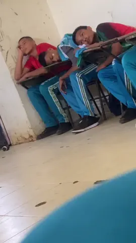 😴