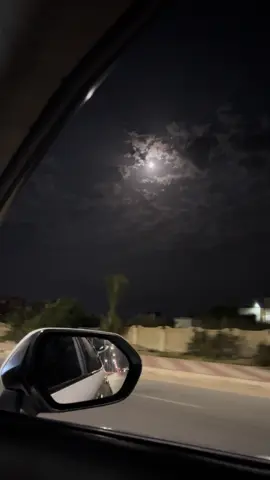 ‏عنوان الليلة  قُمر فِي حضنْ غَيمة 🤍.
ً #تصويري #قمر #العريش #تصويري📷 #explore 