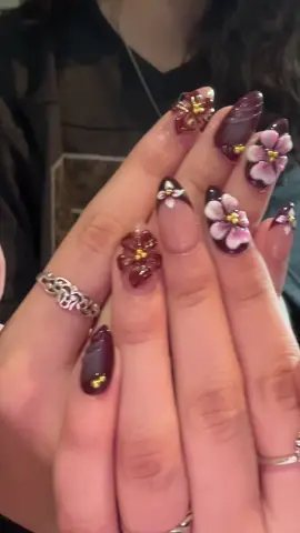 Fresh new set!! Jk they’re press ons but too beautiful and expensive not to show