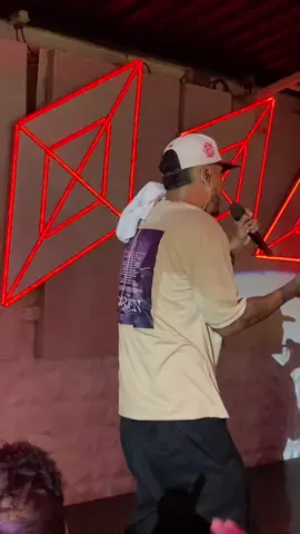 Eres una lacra @GonA desde la uno  Uno de los mejores que he visto cantar en vivo!  Tienes el poder de llegar a ser eterno 💫🔥 #caracas #laquintabar #venezuela #gona #rap 