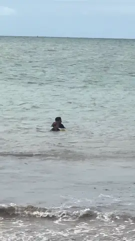 Eu me escondi no mar 👀😂 #ma #praia #video #banho #comedia 