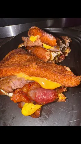 Hanna’s homemade breakfast sandwich. #breakfatsandwhich #bacon #egg #sausage #cookingwithlove 