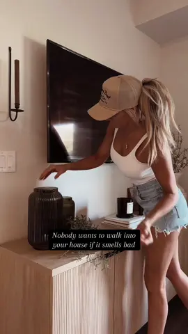 You need this diffuser in your home!!! It’s time to make your house smell like a luxury hotel! #diffuser #fragrance #homefragrance #interiordesigner #homedecorideas 