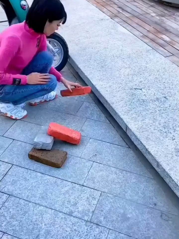🚗 Rampa Kerb de Plástico Antiderrapante Com 120 mm de altura, é perfeita para facilitar a subida de carros, motos e outros veículos sobre calçadas ou desníveis. Fabricada em plástico resistente, com superfície antiderrapante para maior segurança e durabilidade. https://s.shopee.com.br/2qKPelug4r  #RampaKerb #AcessibilidadeVeicular #RampaAntiderrapante #RampaParaCarros #AcessórioAutomotivo #RampaDePlástico #CarrosEMotos #FacilidadeEPraticidade