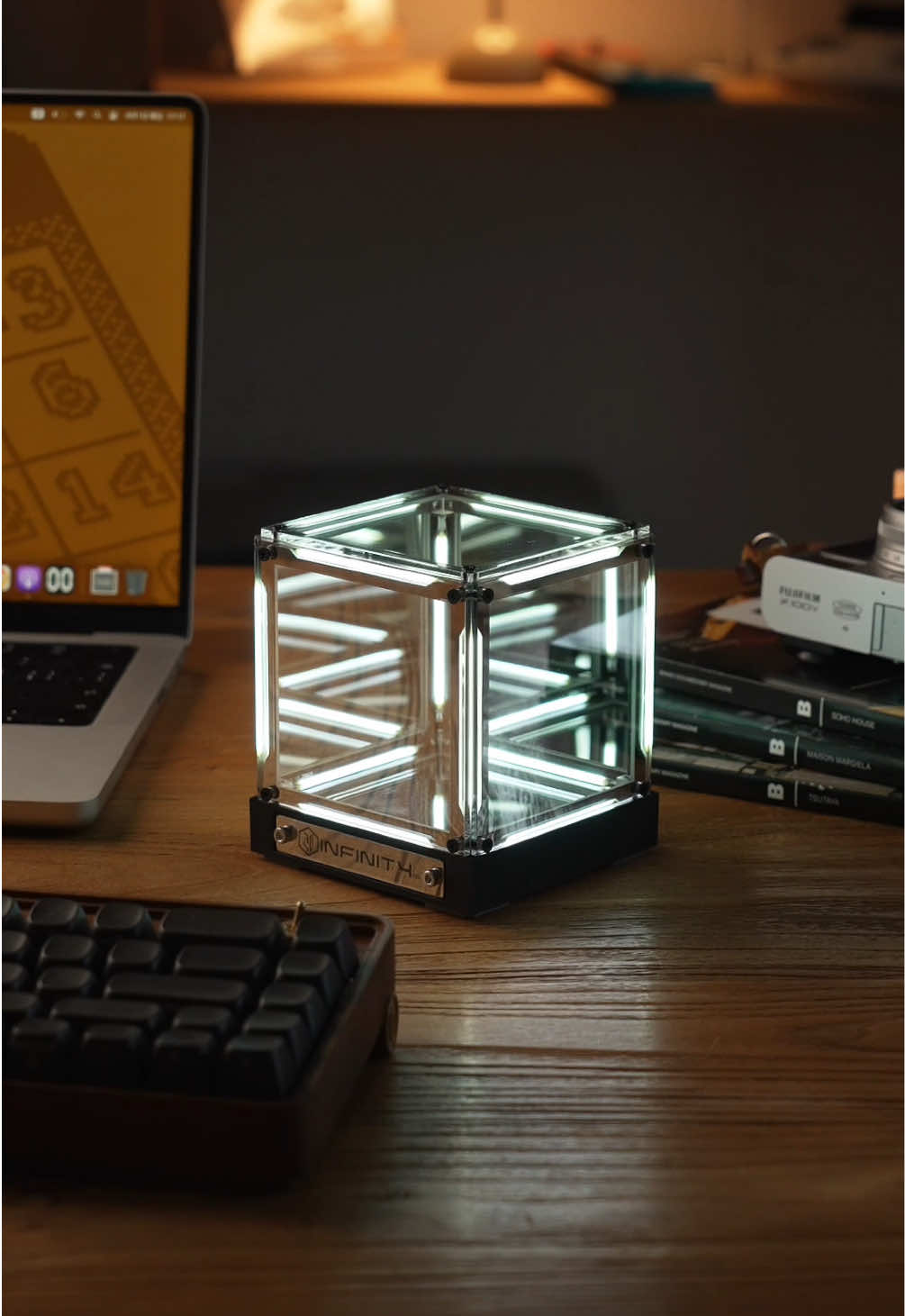 Small cubes, endless vibes. #techgadgets #gift 