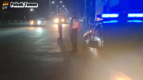 Dalam rangka menciptakan situasi Kamtibmas yang kondusif, personil Polsek Temon yang dipimpin oleh Kanit Lantas Iptu Subarno , selaku piket Pawas melaksanakan Patroli KRYD guna cegah 3C (Curat, Curas dan Curanmor), kejahatan jalanan, Pekat, peredaran Miras dan gangguan Kamtibmas lainnya, Sabtu (16/8/2025) dinihari.