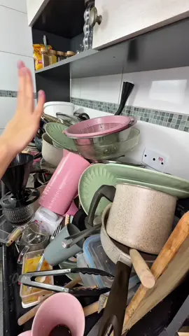 #ASMR #ASMRtist #RelaxingSounds #DishwashingASMR #SatisfyingVideos         