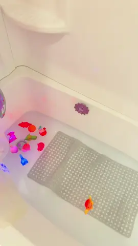 Bath time 💞#kids #kiddos #tiktokshop #mamafeliz #momlife  