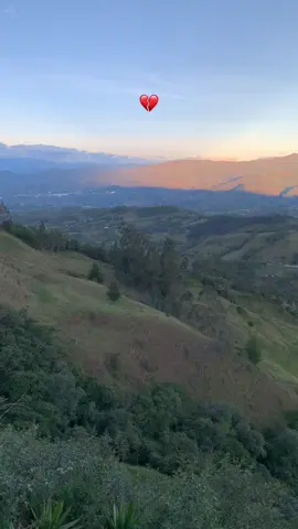 Sigamos siendo amigos, sin hablar más de amor 💔#atardeceres🌅 #juliojaramillo#viraltiktok 