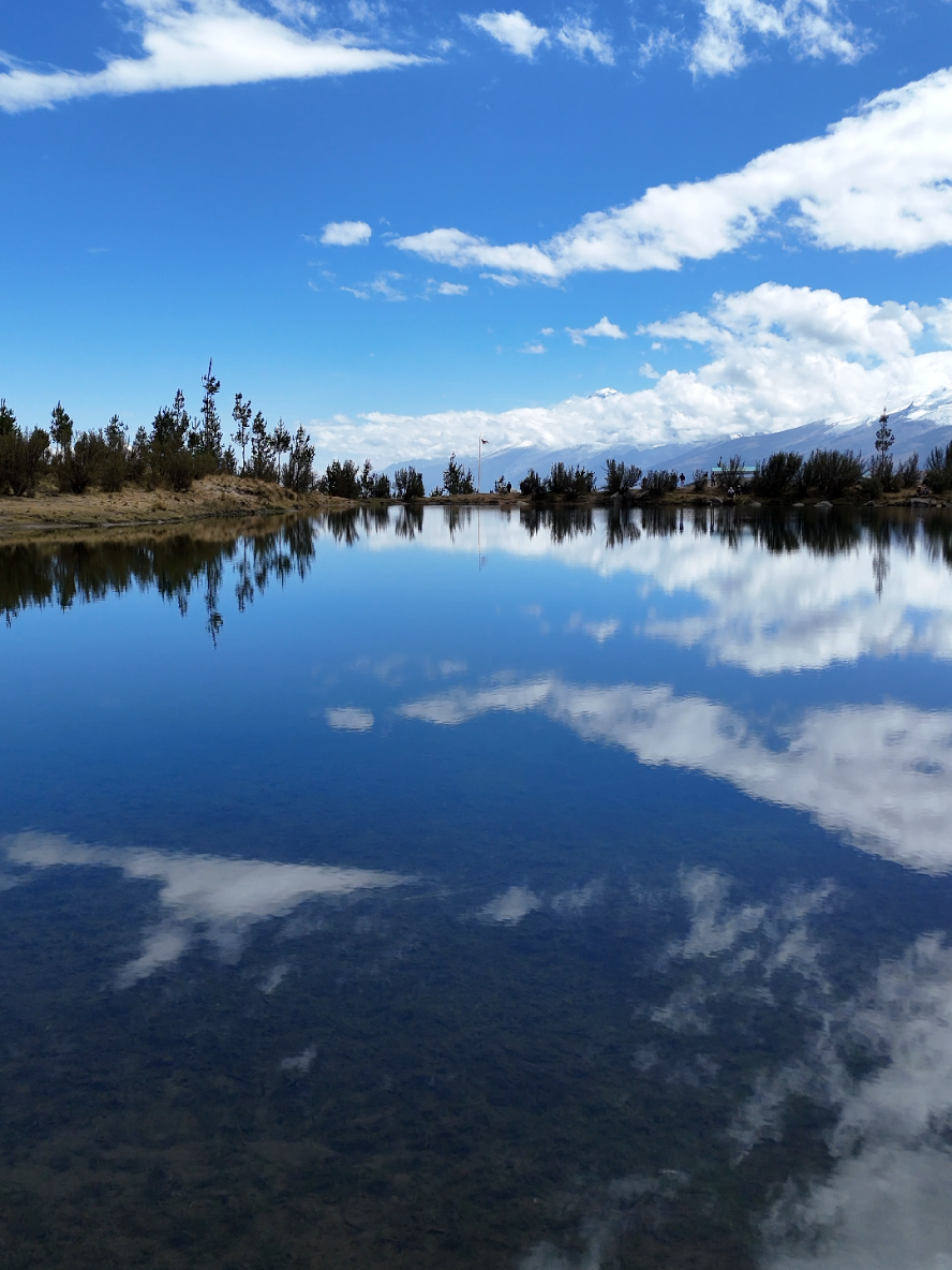 La laguna Radián es un depósito natural de agua dulce emergente de origen pluvial ubicado dentro del Parque nacional Huascarán, en la Cordillera Blanca en el lado este del Callejón de Huaylas, dentro de la provincia de Huaraz en Áncash, Perú. 🇵🇪 #Huaraz #Ancash #lagunaradian #huaraz_ancash_peru🇵🇪🇵🇪🏞️🌲 