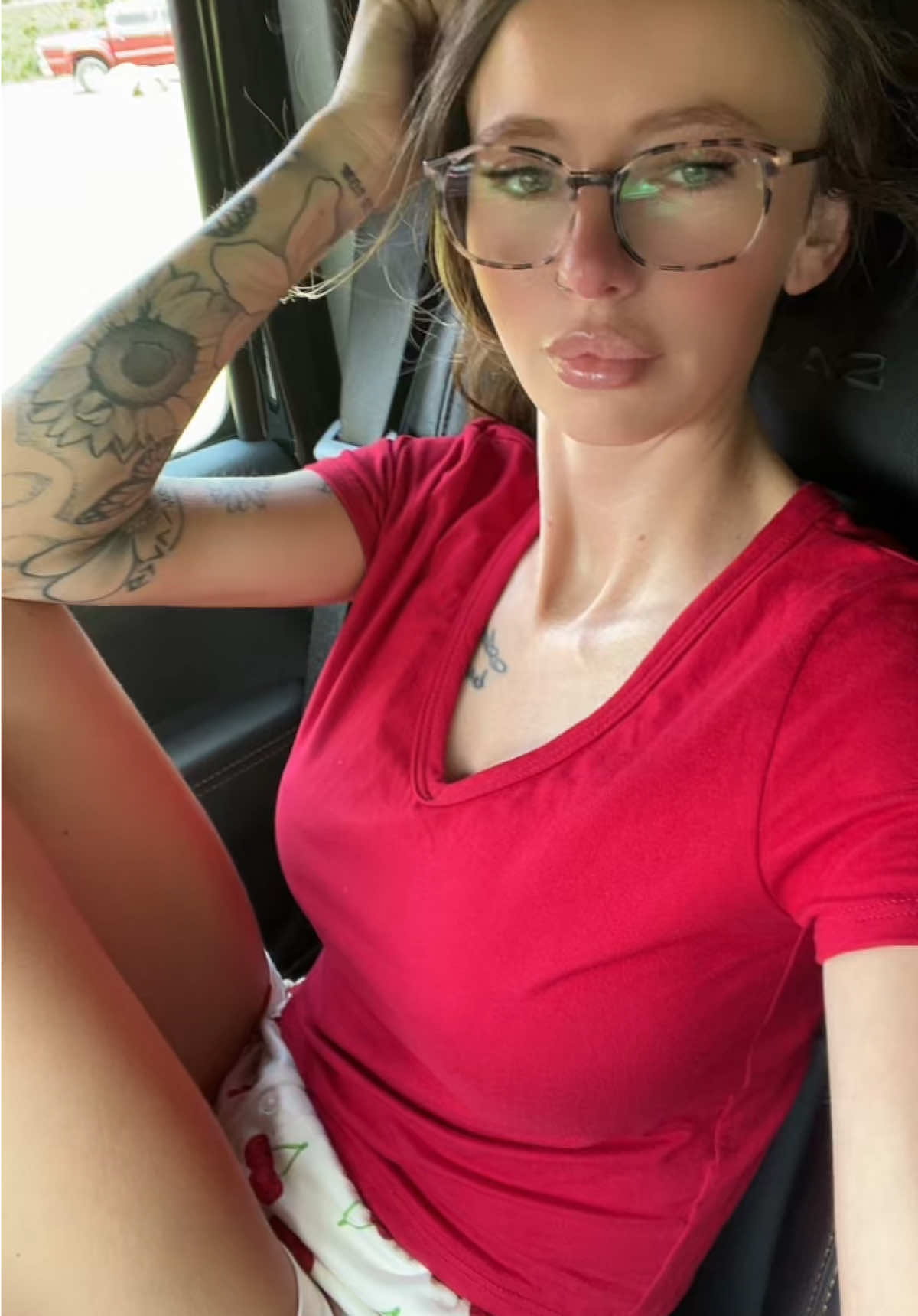 TikTok pick my song 🎶 oh okayyyyyy 😉🤏🏼👏🏼👏🏼 #daniellemolly22 #tiktokpickmysong #tattoos #tattoo 