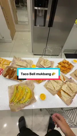 Taco Bell Mukbang 🌮🔔 … rate my order 🤔 #FoodTok #foodreview #asmreating #mukbangvideo #tacobell 