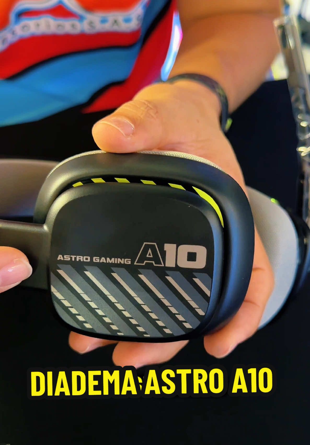 ✨Con la Astro A10 no se te escapa ni un susurro en la partida 🎮🔥 ✅ Sonido brutal ✅ Micrófono flip-to-mute ✅ Compatible con TODO (PC, Mac, PS, Xbox, Switch, móvil) ⚡ El headset que separa a los gamers de los noobs. ⸻ #AstroA10 #GamingSetup #GamersColombia #HeadsetGamer #SetupGamer #GamingLife #levelup #GamerLatam #Esports