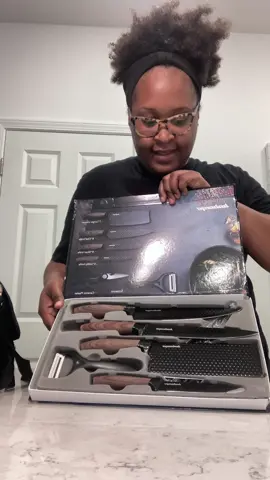 The material … the color 😍 I love these real baddd #knives #black #fyp #tiktokshop #kitchen 
