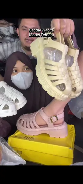 Sepatu wanita Premium Empuk Ringan Empuk Kokoh Karet Jelly Anti Slip. #sandalkaretjelly #sandalwanita #sepatusandalwanita #sepatuwanita 