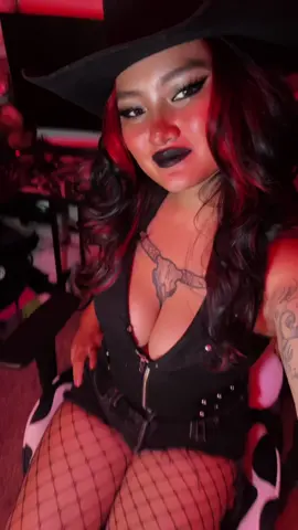 Fit check + transition vid ooooo how we feeling about the fishnets yay or nay? 