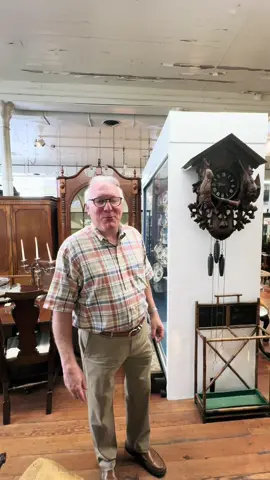 Exceptionnal late 19th-century cuckoo clock, meticulously hand-carved in the German Black Forest tradition. #birlantandco #birlantantiques #antiques #homedecor #clock 