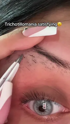 Love plucking my eyebrows😍🙌🏼 #gwendymartinez #viral #gwendysmakeup #browtutorial #trichotillomania 