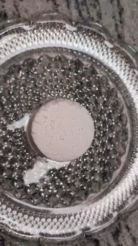 hey y'all 😋 got some baking soda for ya! #apowderymess #asmr #oddlysatisfying #bakingsoda 