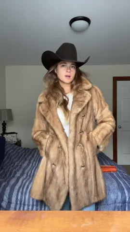 Throwback video but definitely taking this coat to the NFR #westerninfluencer #westernoutfits #nfr #nfrstyle #westernfashion 