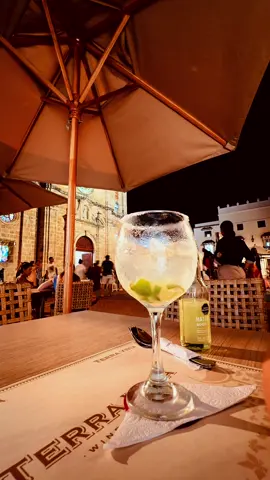 Las noches de cartagena son mágicas y románticas #noche #cartagena #salsa #gruponiche #romanticsong 