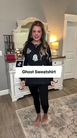 How adorable are these little ghosts?! This Halloween sweatshirt is long enough for leggings too! #halloweenlook #sweatshirt #ghostsweatshirt #leggingsoutfit #halloweenstyle 