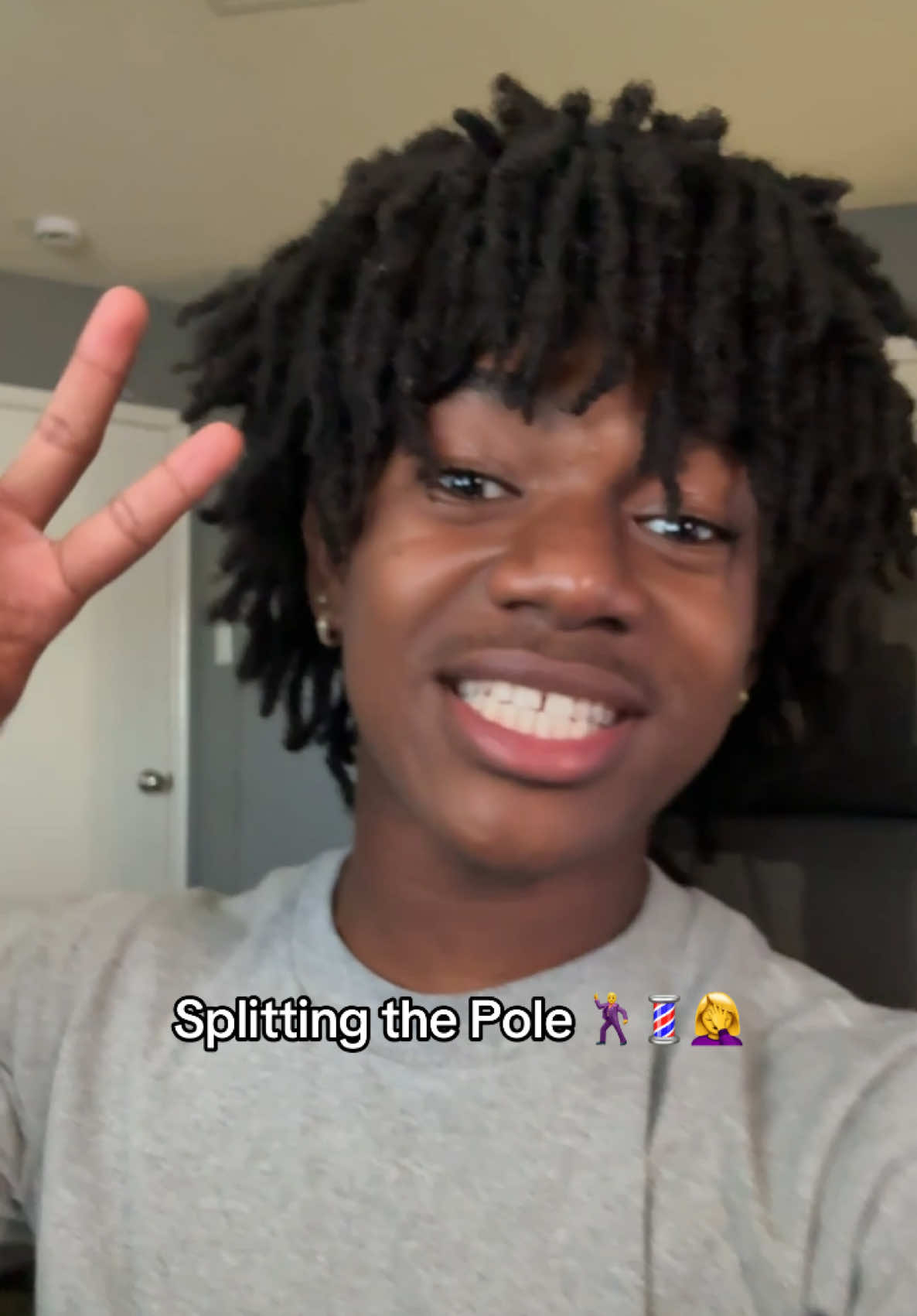 Tag someone who cares about splitting the pole😂 | Twitch: Zonky