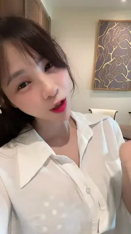 Mấy cái cúc lúc đóng lúc mở =))