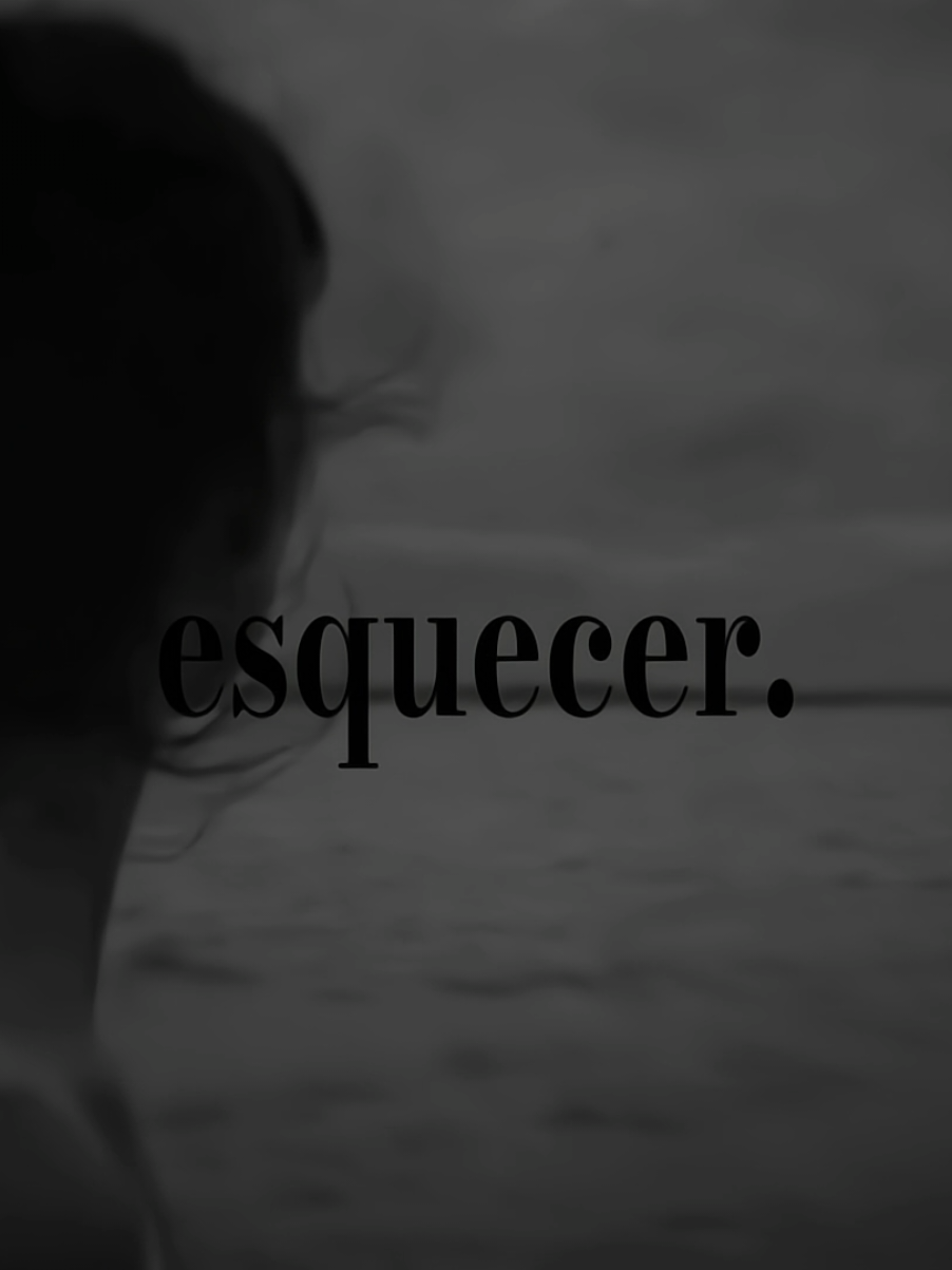 Em “undressed”, sombr explora o medo de se abrir emocionalmente após o fim de um relacionamento importante. O refrão, com versos como “I don't wanna get undressed / For a new person all over again” (“Eu não quero me despir / Para uma pessoa nova de novo”) e “I don't wanna kiss someone else's neck / And have to pretend it's yours instead” (“Eu não quero beijar o pescoço de outra pessoa / E ter que fingir que é o seu”), deixa claro que o ato de se despir vai além do físico: representa a dificuldade de se vulnerabilizar e criar novas conexões quando ainda se está preso ao passado. O próprio sombr já afirmou que a inspiração veio do desconforto de tentar se envolver com alguém novo enquanto ainda sente a presença do antigo amor. A canção traz imagens que reforçam esse sentimento de perda, como em “I took the train to see my mother / I look across the tracks to see you with another” (“Peguei o trem para ver minha mãe / Olho do outro lado dos trilhos e vejo você com outra pessoa”), mostrando o impacto de ver o ex-parceiro seguindo em frente. A expressão “the glimmer in your eyes is sayin' you wanna leave” (“o brilho nos seus olhos diz que você quer ir embora”) destaca como gestos e olhares podem revelar verdades dolorosas. Ao mencionar “I don't want the children of another man / To have the eyes of the girl I won't forget” (“Não quero que os filhos de outro homem tenham os olhos da garota que não vou esquecer”), sombr mostra como a dor do término afeta até mesmo a ideia de um futuro com outra pessoa. A produção musical, marcada por baixo suave e guitarras discretas, reforça o tom introspectivo e sincero da música, tornando “undressed” um retrato sensível sobre o medo de recomeçar e a dificuldade de se desapegar. #tradução #fy #foryou #triste 