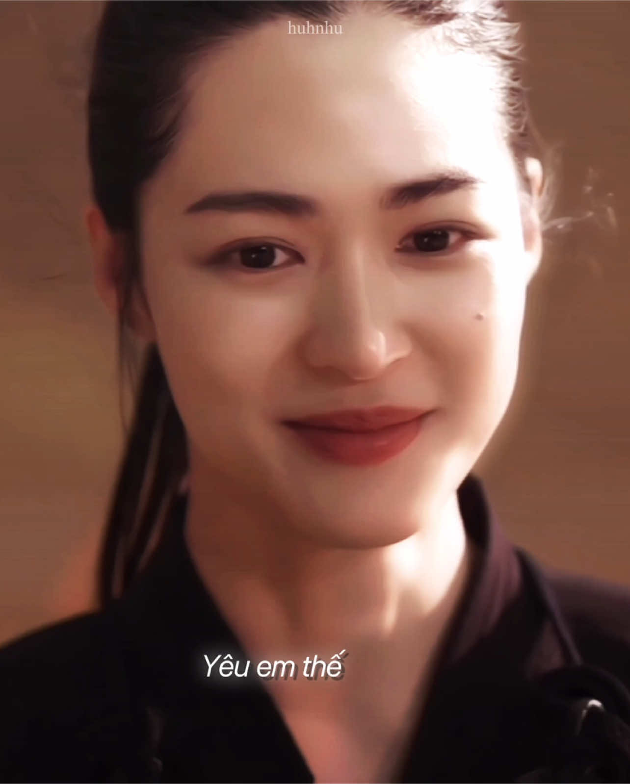 chỉ thương cục vàng của chỉ lắm, ánh sáng của đời chỉ đó, yêu vô rồi, sủng vợ tận trời luôn🤤 #linglingkwong #ormkornnaphat #หลิงหลิงคอง #ออมกรณ์นภัส #lingorm #onlyyoutheseries 