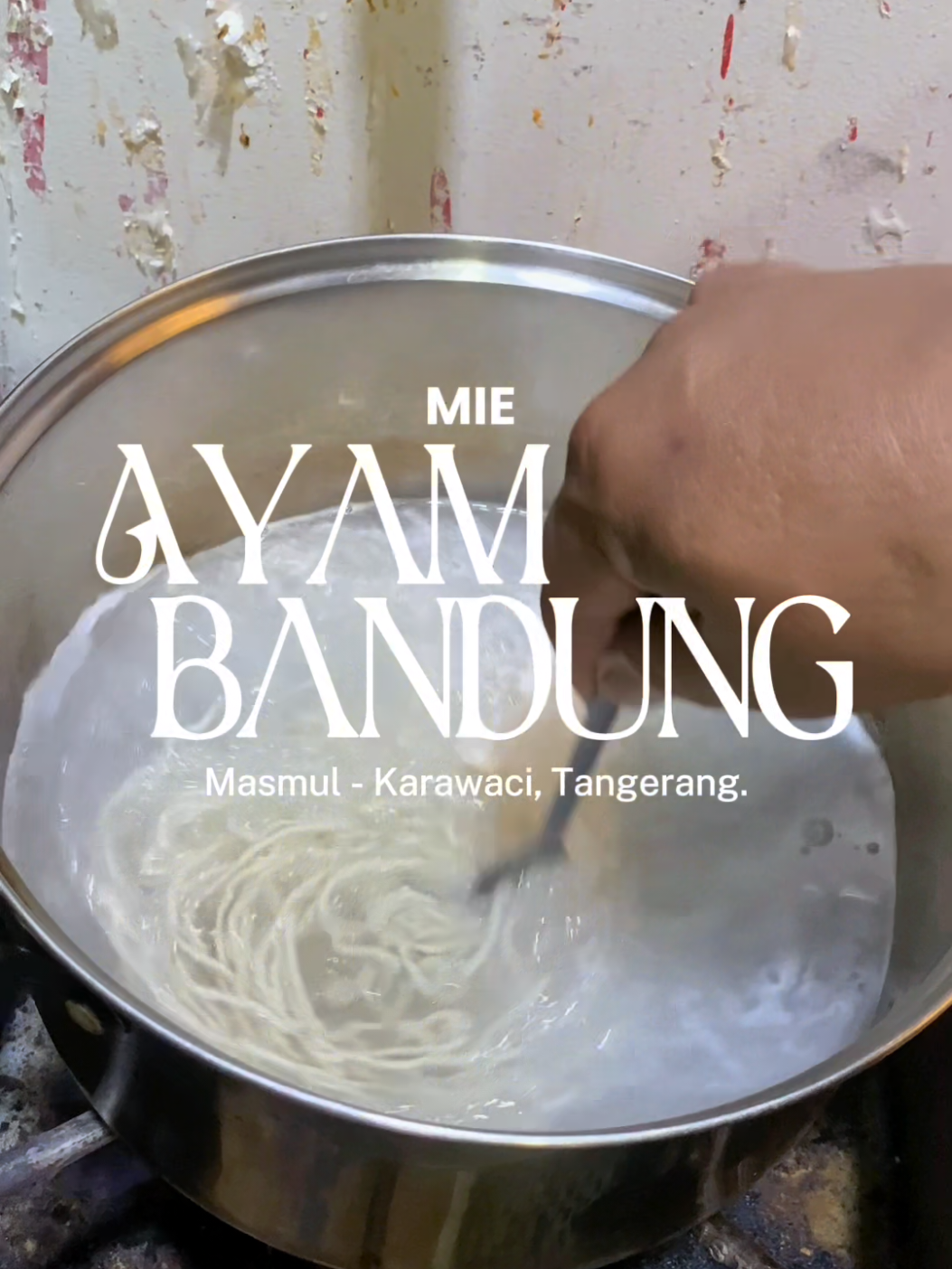 Mie Ayam Khas Bandung 🍜 💛 Dari Bandung, untuk lidah yang bahagia! 🍲 Yuk Cobain Menu Mie Ayam Khas Bandung ini sekarang !! Ajak teman dan keluarga kamu ke Bubur Ayam Kampung Khas Bandung MasMul  #MieAyamBandung #JajanEnak #promomakanmerdeka #foodtiktok #buburayam 
